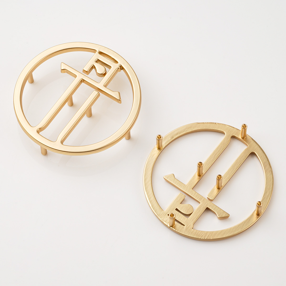 35mm circle golden metal tag with cut out logo