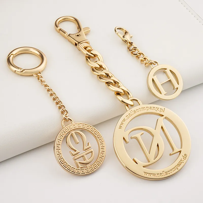 hanging metal logo tag with clasp for handbags
