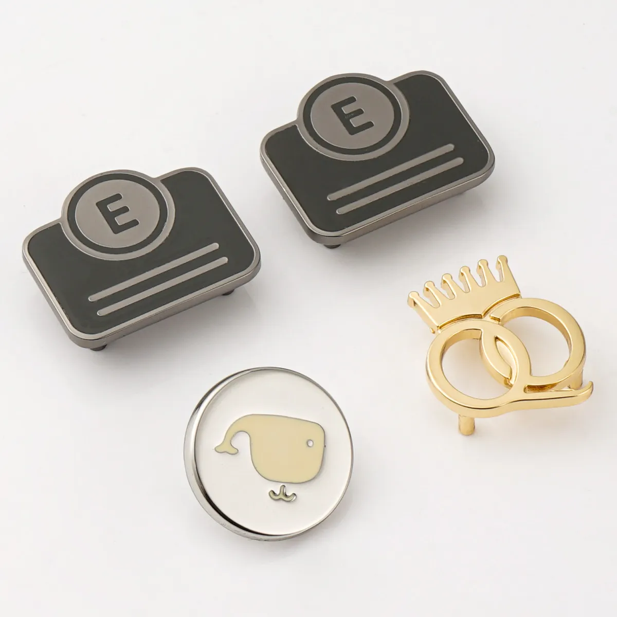 small metal logo for purses hats clothing