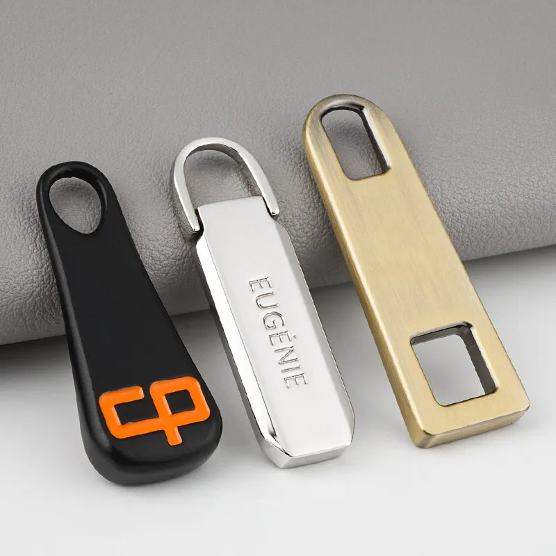 zipper pull in black silver and brushed brass color